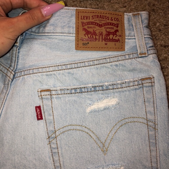 Levi’s Denim Shorts - Picture 3 of 4